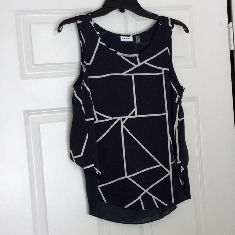 DKNY sleeveless high low top